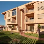 Un Elegant Appartement Meuble A Louer A Marrakech Avec Deux Piscines Et Une Vue Magnifique