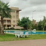 Un Elegant Appartement Meuble A Louer A Marrakech Avec Deux Piscines Et Une Vue Magnifique