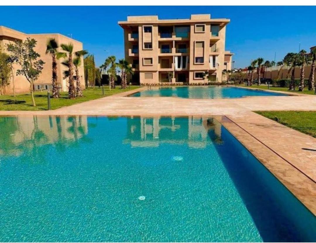 Un Elegant Meuble A Louer A Marrakech Avec Deux Piscines Et Vue Magnifique Appartement